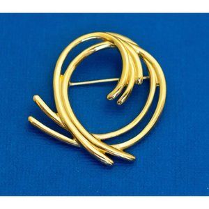 Vintage Crown Trifari Brooch D16